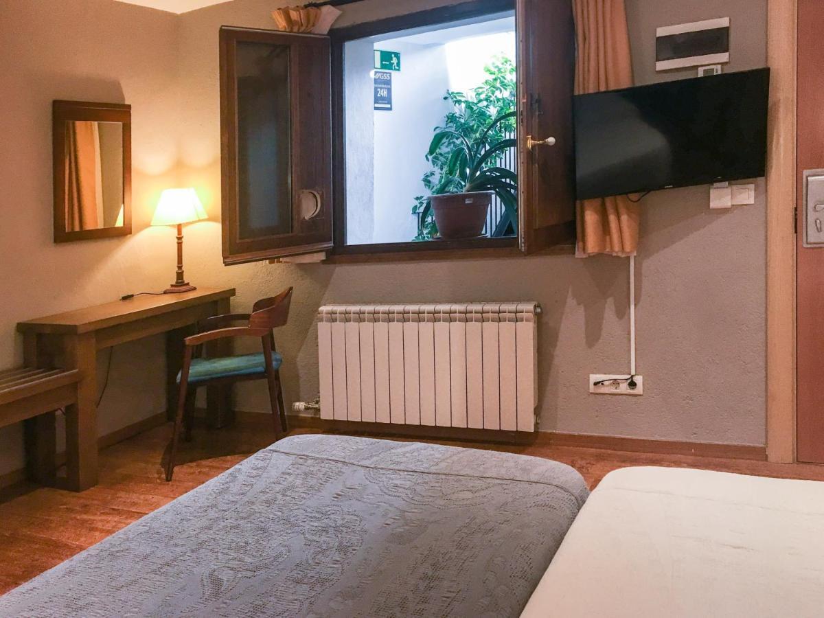 לייביה Hotel Fonda Merce מראה חיצוני תמונה