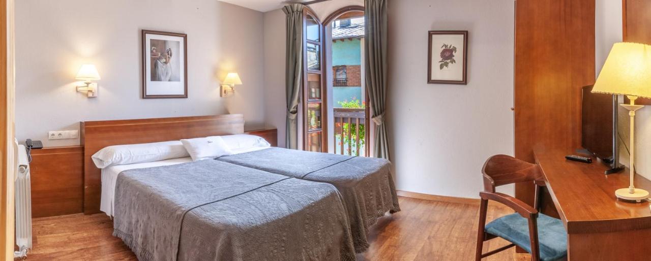 לייביה Hotel Fonda Merce מראה חיצוני תמונה