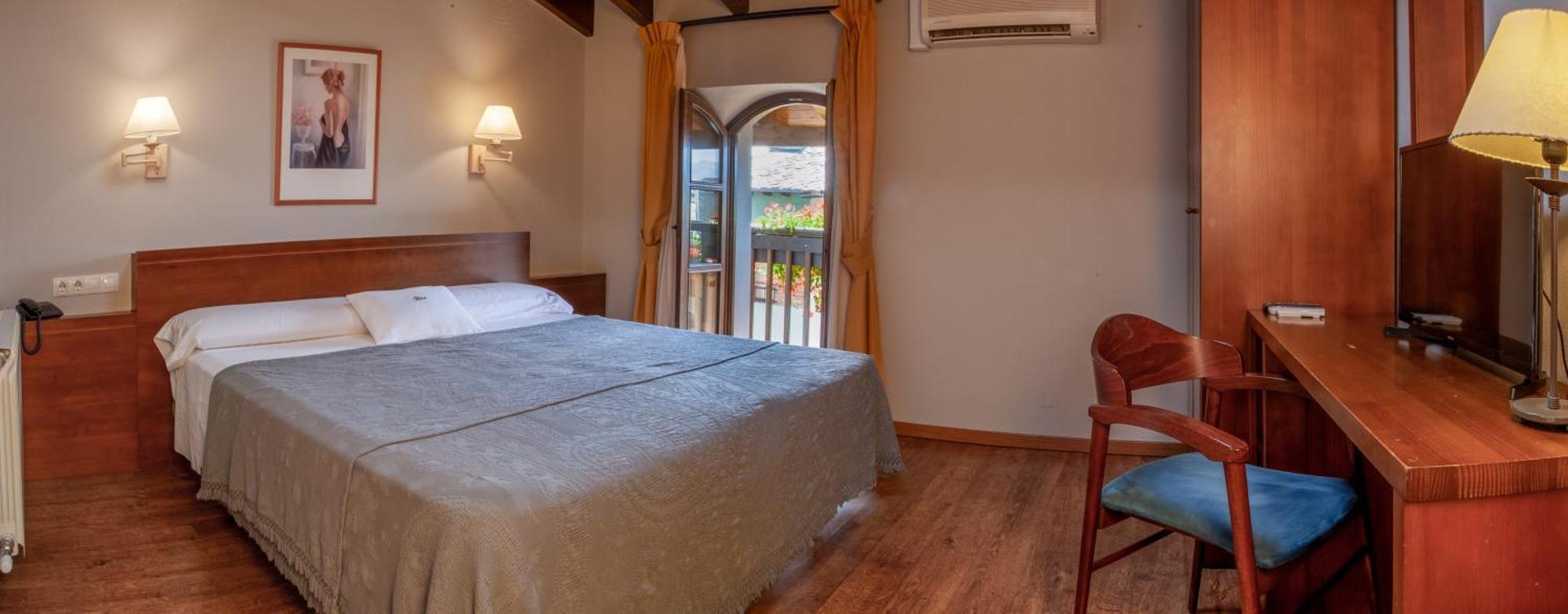 לייביה Hotel Fonda Merce מראה חיצוני תמונה