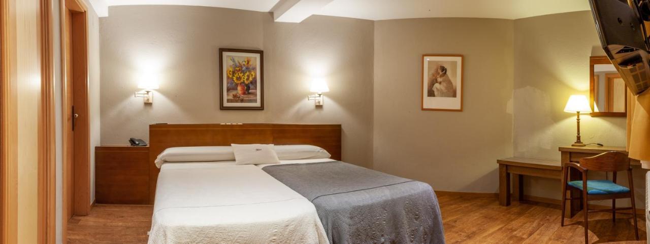 לייביה Hotel Fonda Merce מראה חיצוני תמונה